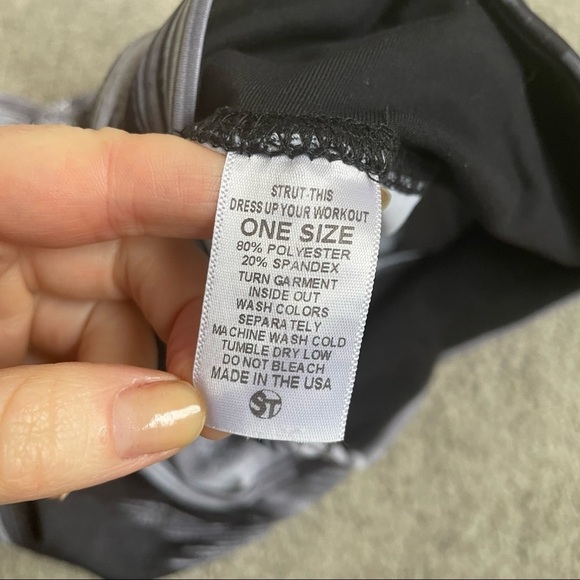 Strut-This Black Gray Pixel Print Mesh Stripe Workout Yoga Leggings EUC One Size - Picture 5 of 6